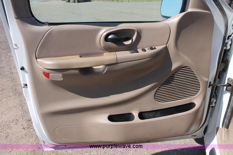 image for item C2696 1999 Ford F150 XLT extended cab pickup truck