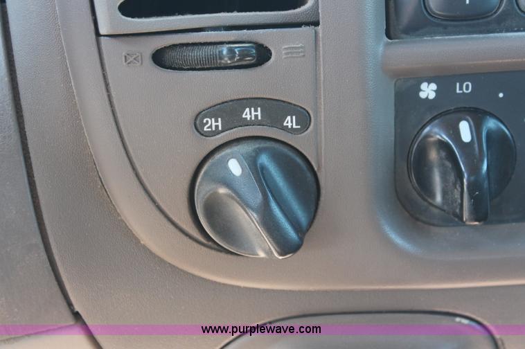 image for item C2696 1999 Ford F150 XLT extended cab pickup truck