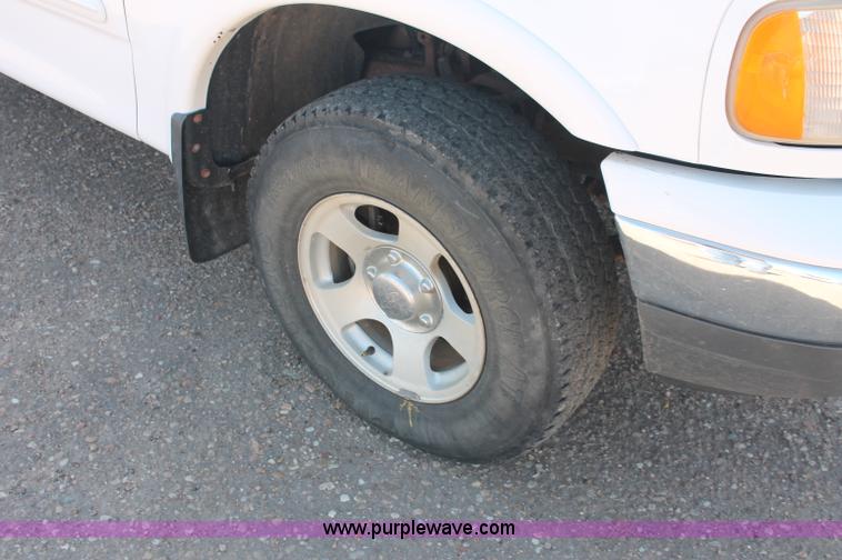 image for item C2696 1999 Ford F150 XLT extended cab pickup truck