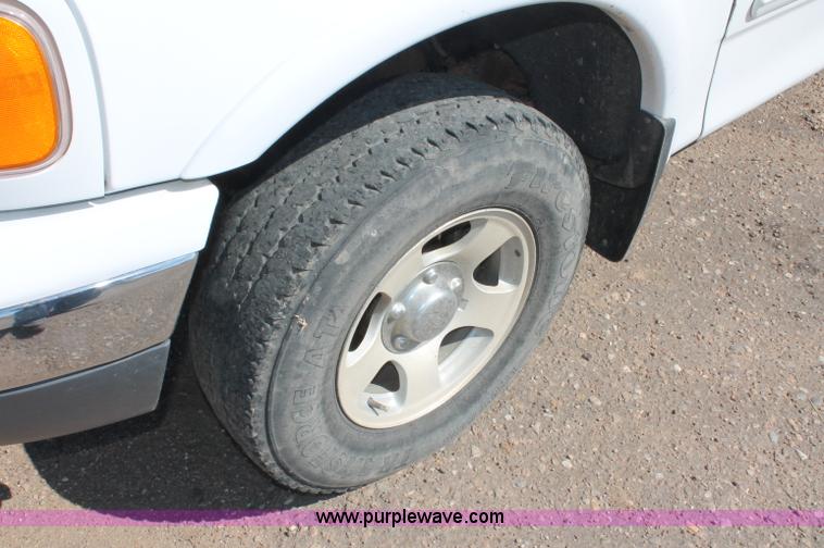 image for item C2696 1999 Ford F150 XLT extended cab pickup truck