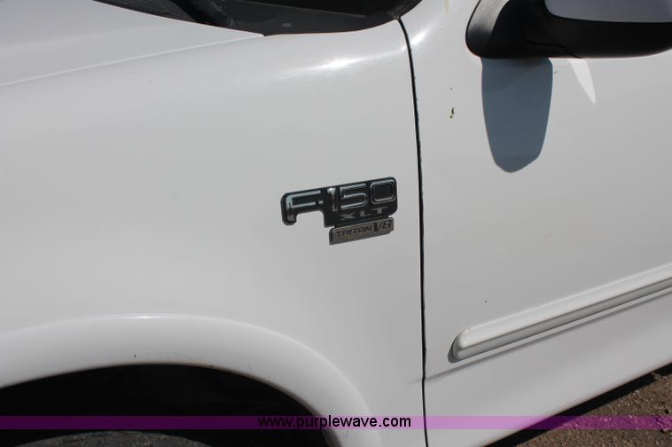 image for item C2696 1999 Ford F150 XLT extended cab pickup truck