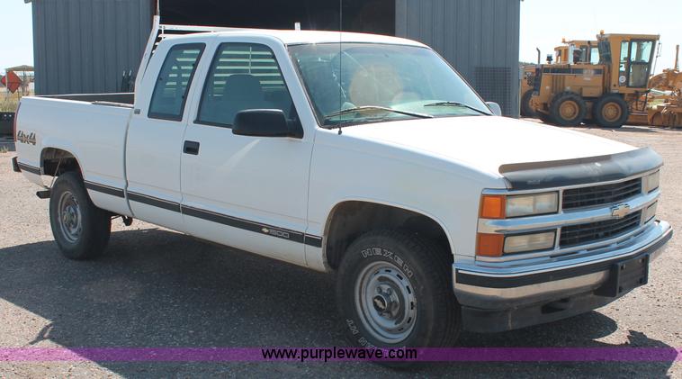 image for item C2697 1995 Chevrolet Silverado 1500 extended cab pickup truck