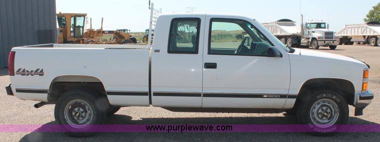 image for item C2697 1995 Chevrolet Silverado 1500 extended cab pickup truck