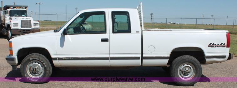 image for item C2697 1995 Chevrolet Silverado 1500 extended cab pickup truck
