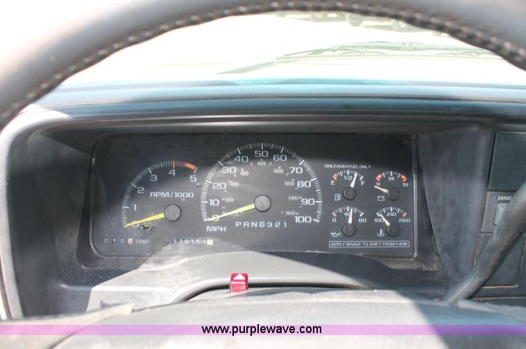 image for item C2697 1995 Chevrolet Silverado 1500 extended cab pickup truck