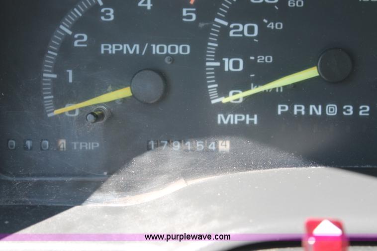 image for item C2697 1995 Chevrolet Silverado 1500 extended cab pickup truck