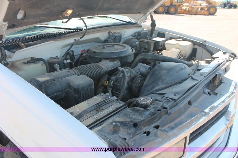 image for item C2697 1995 Chevrolet Silverado 1500 extended cab pickup truck