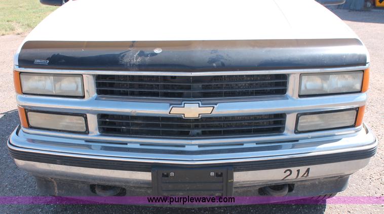 image for item C2697 1995 Chevrolet Silverado 1500 extended cab pickup truck