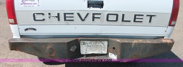 image for item C2697 1995 Chevrolet Silverado 1500 extended cab pickup truck