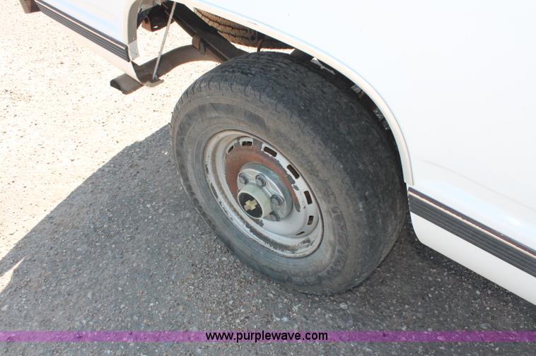 image for item C2697 1995 Chevrolet Silverado 1500 extended cab pickup truck