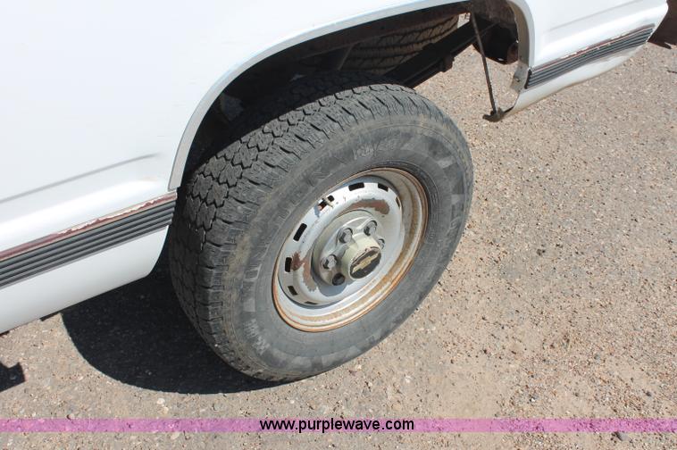 image for item C2697 1995 Chevrolet Silverado 1500 extended cab pickup truck