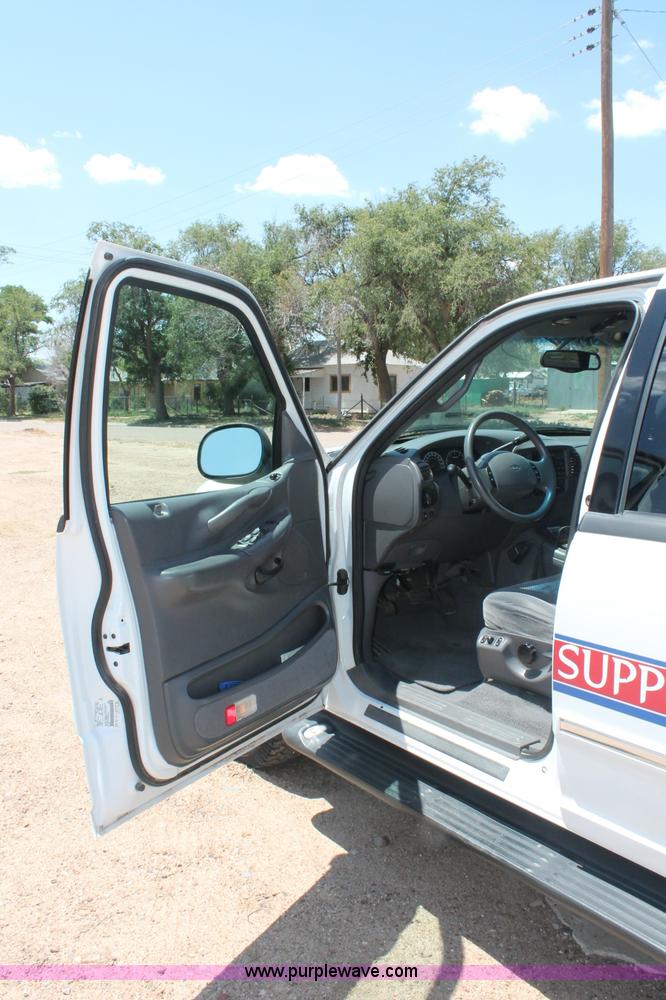 image for item C2700 2000 Ford Expedition XLT SUV