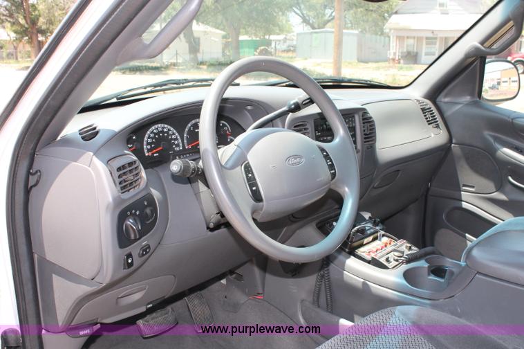 image for item C2700 2000 Ford Expedition XLT SUV