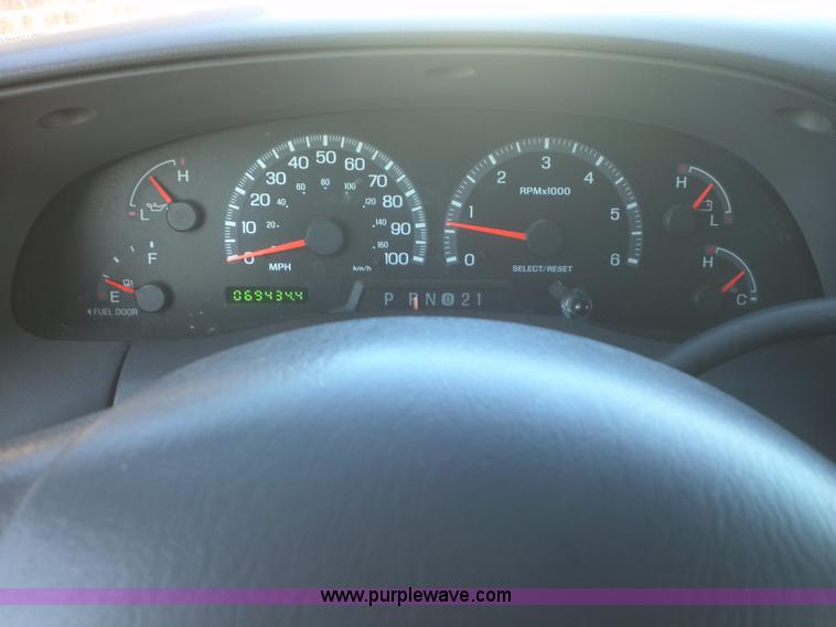 image for item C2700 2000 Ford Expedition XLT SUV