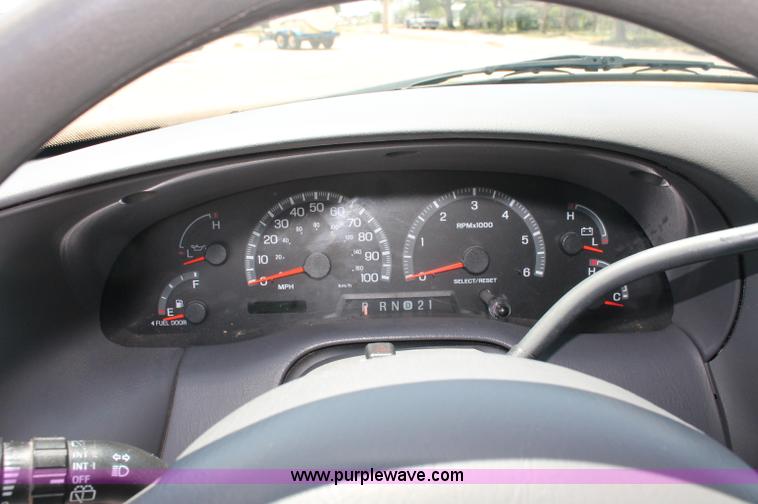 image for item C2700 2000 Ford Expedition XLT SUV