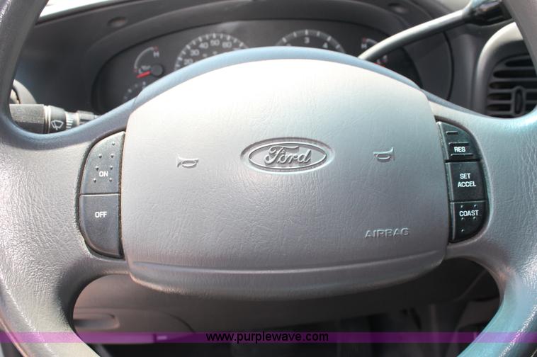 image for item C2700 2000 Ford Expedition XLT SUV