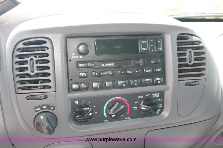 image for item C2700 2000 Ford Expedition XLT SUV