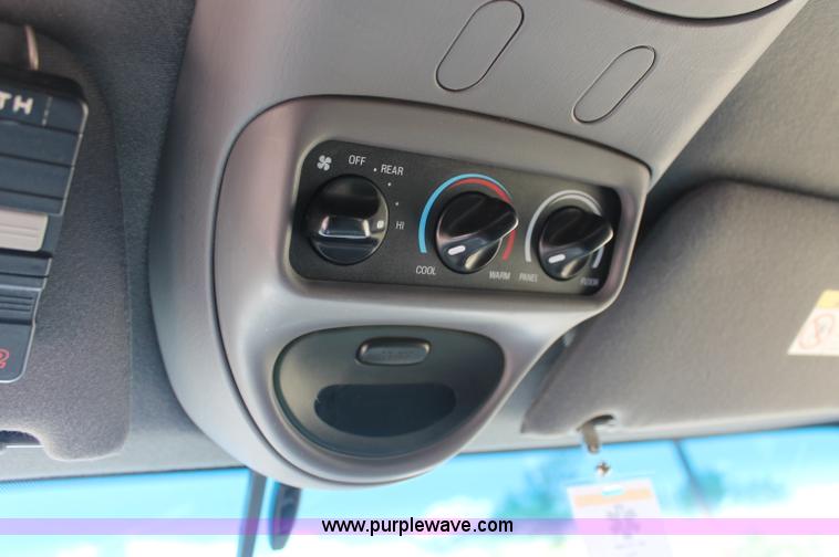 image for item C2700 2000 Ford Expedition XLT SUV