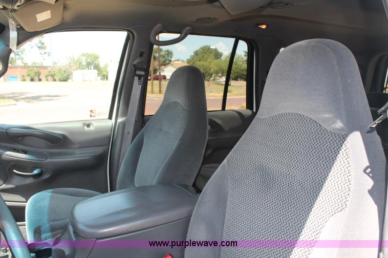 image for item C2700 2000 Ford Expedition XLT SUV