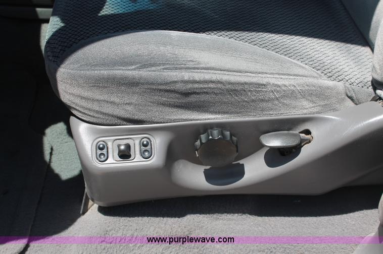 image for item C2700 2000 Ford Expedition XLT SUV