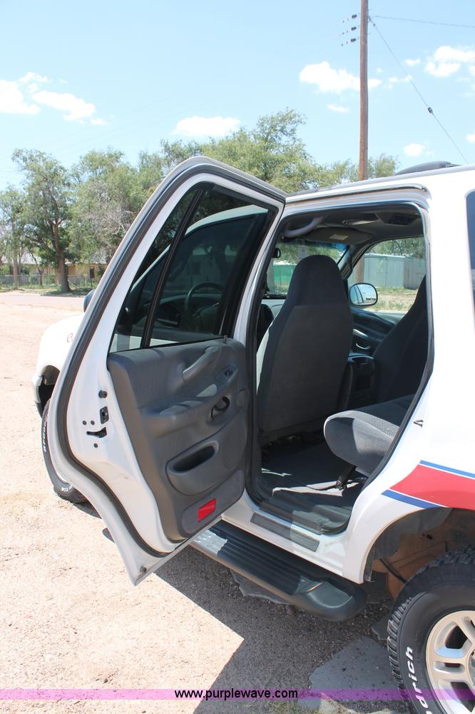 image for item C2700 2000 Ford Expedition XLT SUV