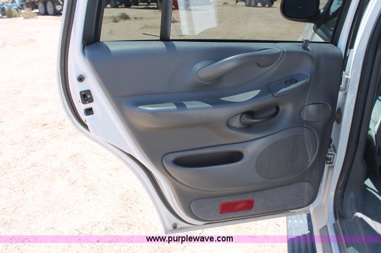 image for item C2700 2000 Ford Expedition XLT SUV