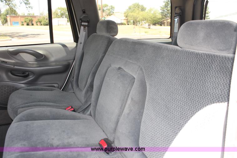 image for item C2700 2000 Ford Expedition XLT SUV