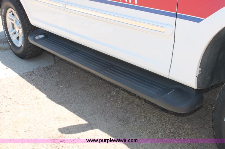 image for item C2700 2000 Ford Expedition XLT SUV