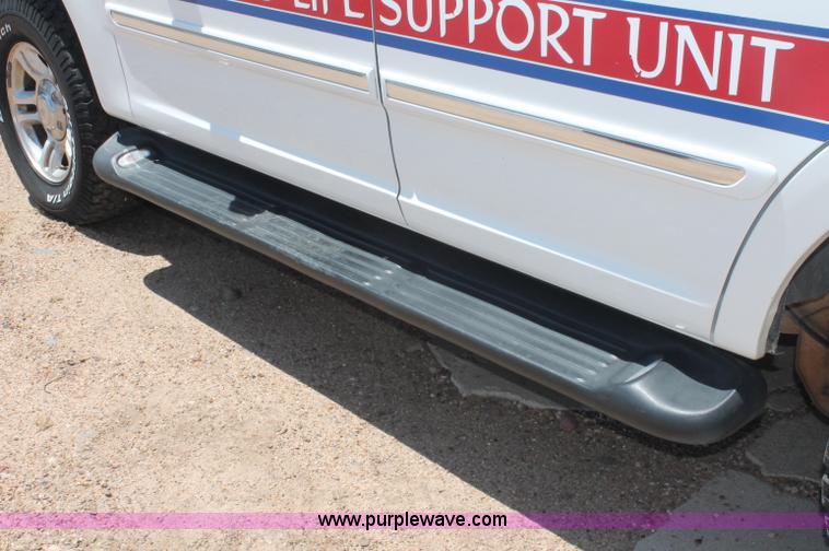 image for item C2700 2000 Ford Expedition XLT SUV