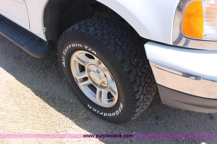 image for item C2700 2000 Ford Expedition XLT SUV