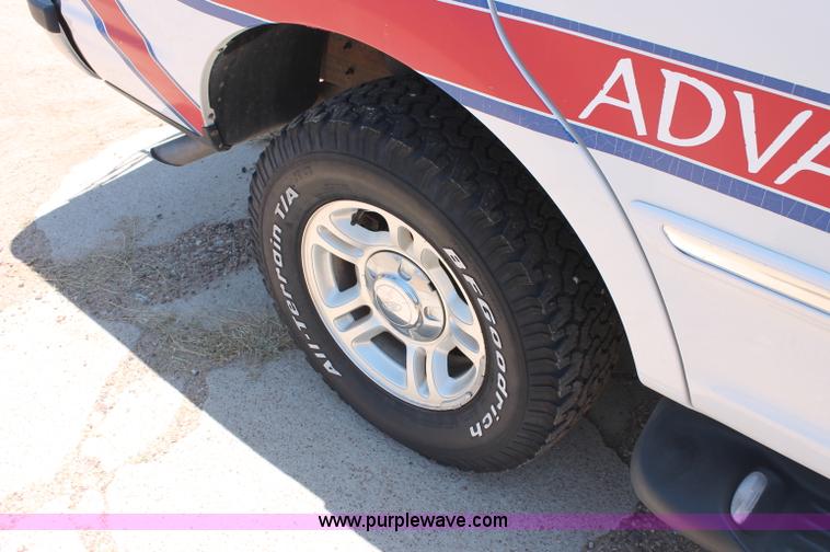 image for item C2700 2000 Ford Expedition XLT SUV