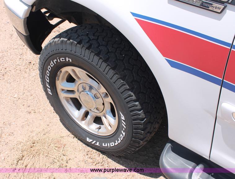 image for item C2700 2000 Ford Expedition XLT SUV