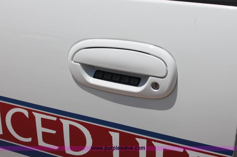 image for item C2700 2000 Ford Expedition XLT SUV