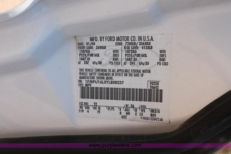 image for item C2700 2000 Ford Expedition XLT SUV