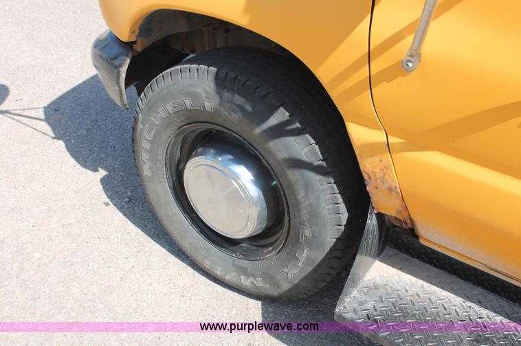 image for item C2718 1993 Ford E350 Econoline school bus