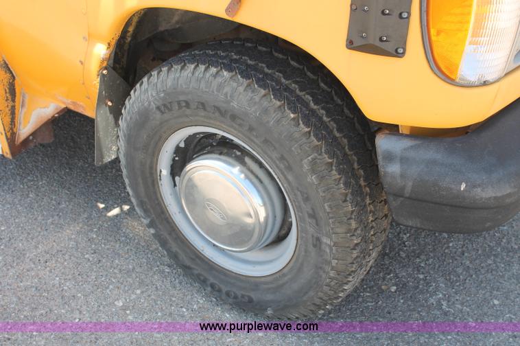 image for item C2720 1996 Ford E350 Econoline school bus