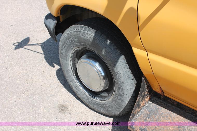 image for item C2720 1996 Ford E350 Econoline school bus