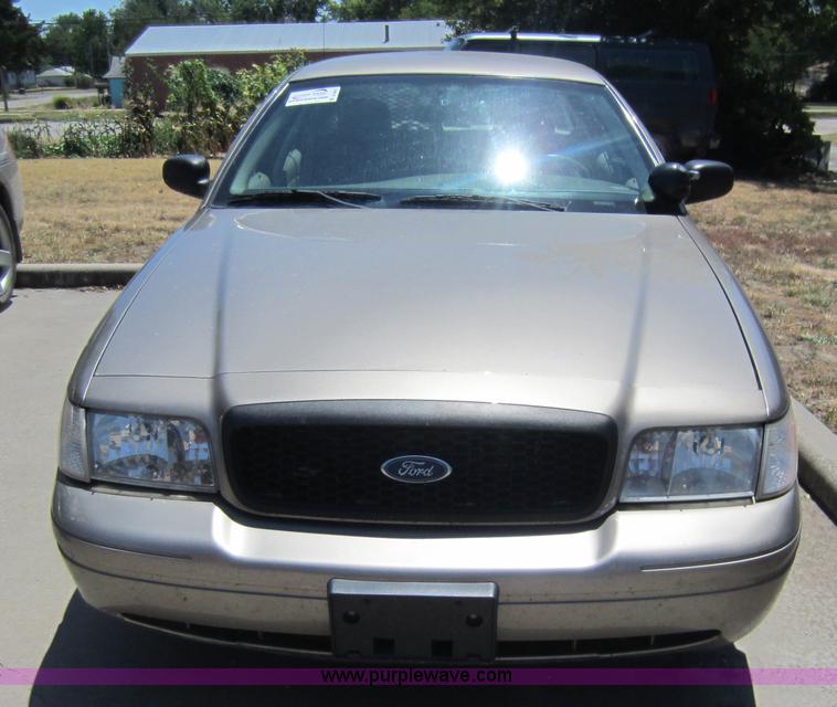 image for item D2051 2005 Ford Crown Victoria Police Interceptor