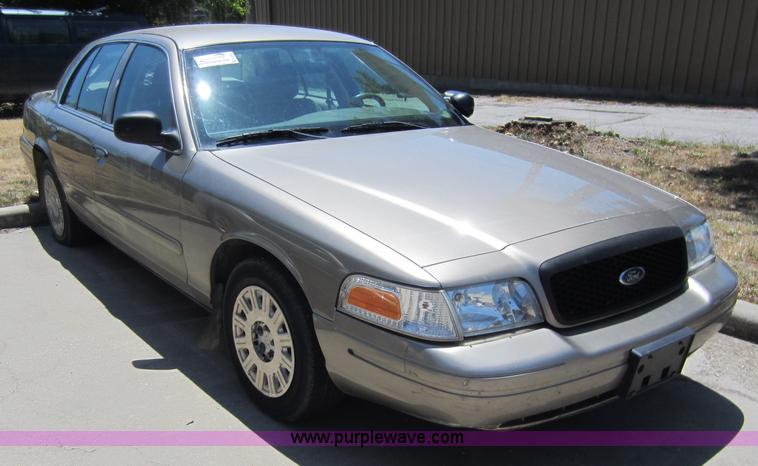 image for item D2051 2005 Ford Crown Victoria Police Interceptor