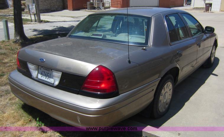 image for item D2051 2005 Ford Crown Victoria Police Interceptor