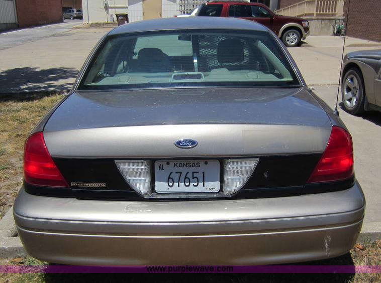 image for item D2051 2005 Ford Crown Victoria Police Interceptor