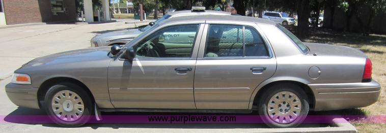 image for item D2051 2005 Ford Crown Victoria Police Interceptor