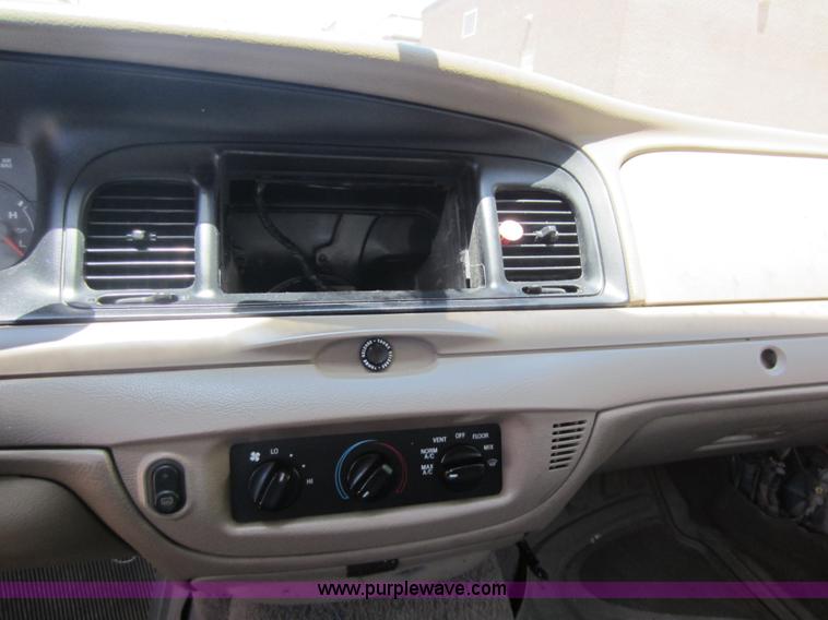 image for item D2051 2005 Ford Crown Victoria Police Interceptor