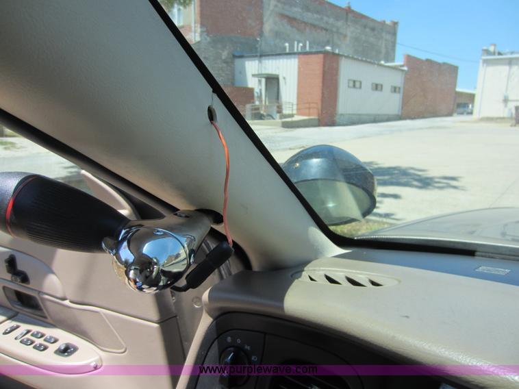 image for item D2051 2005 Ford Crown Victoria Police Interceptor