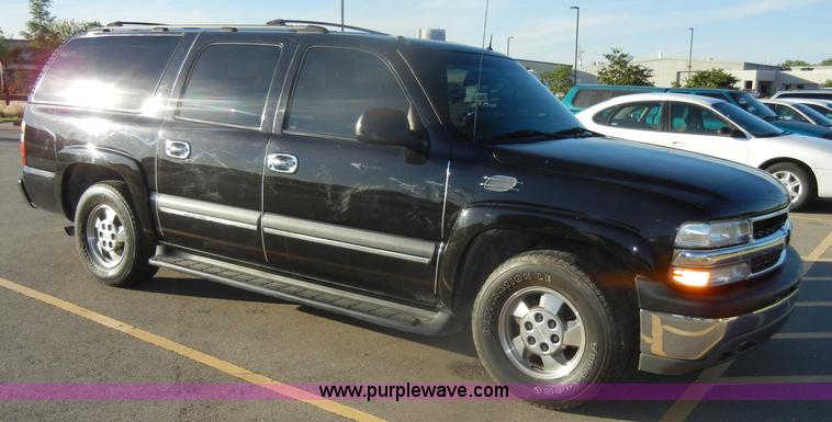 image for item D4156 2002 Chevrolet Suburban 1500 LT SUV
