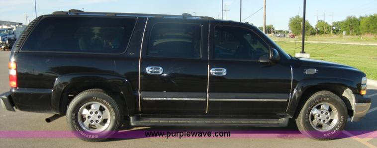 image for item D4156 2002 Chevrolet Suburban 1500 LT SUV