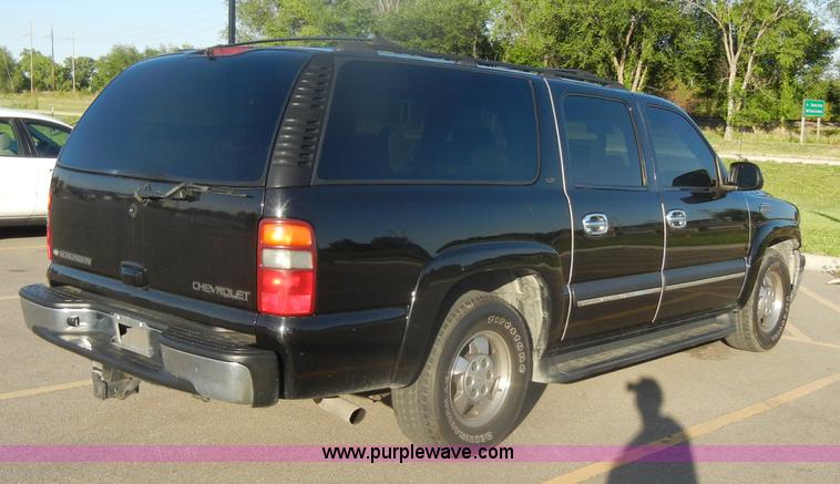image for item D4156 2002 Chevrolet Suburban 1500 LT SUV