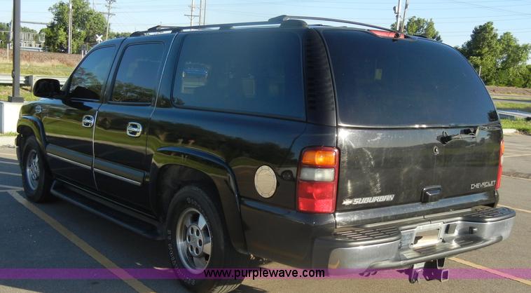 image for item D4156 2002 Chevrolet Suburban 1500 LT SUV