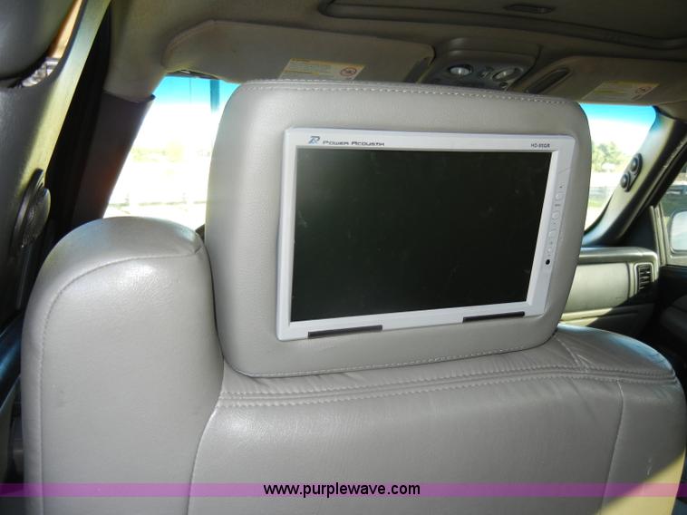 image for item D4156 2002 Chevrolet Suburban 1500 LT SUV