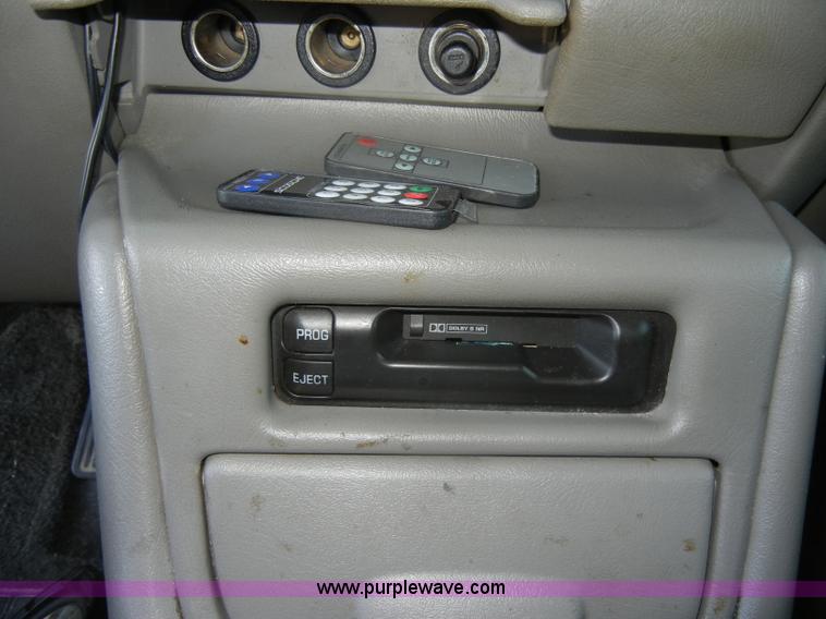 image for item D4156 2002 Chevrolet Suburban 1500 LT SUV